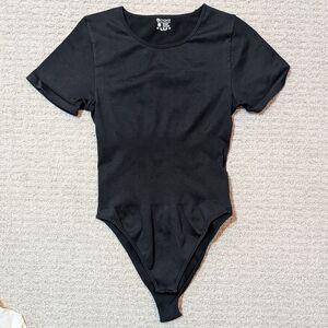 OQQ Women's Large Ribbed Black Body Suit With Clasp Closure